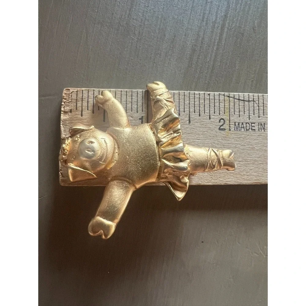 Vintage Pig Ballerina Brooch Gold Ballet Pin Signed DP 90s Whimsical Novelty - Picture 7 of 7